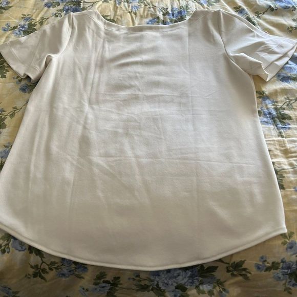 Ann Taylor White Blouse w/Pearl Buttons on Sleeves - Medium - Picture 3 of 6